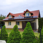 instalacja fotowoltaicznej w Korzucach małych na dachu domu jednorodzinnego