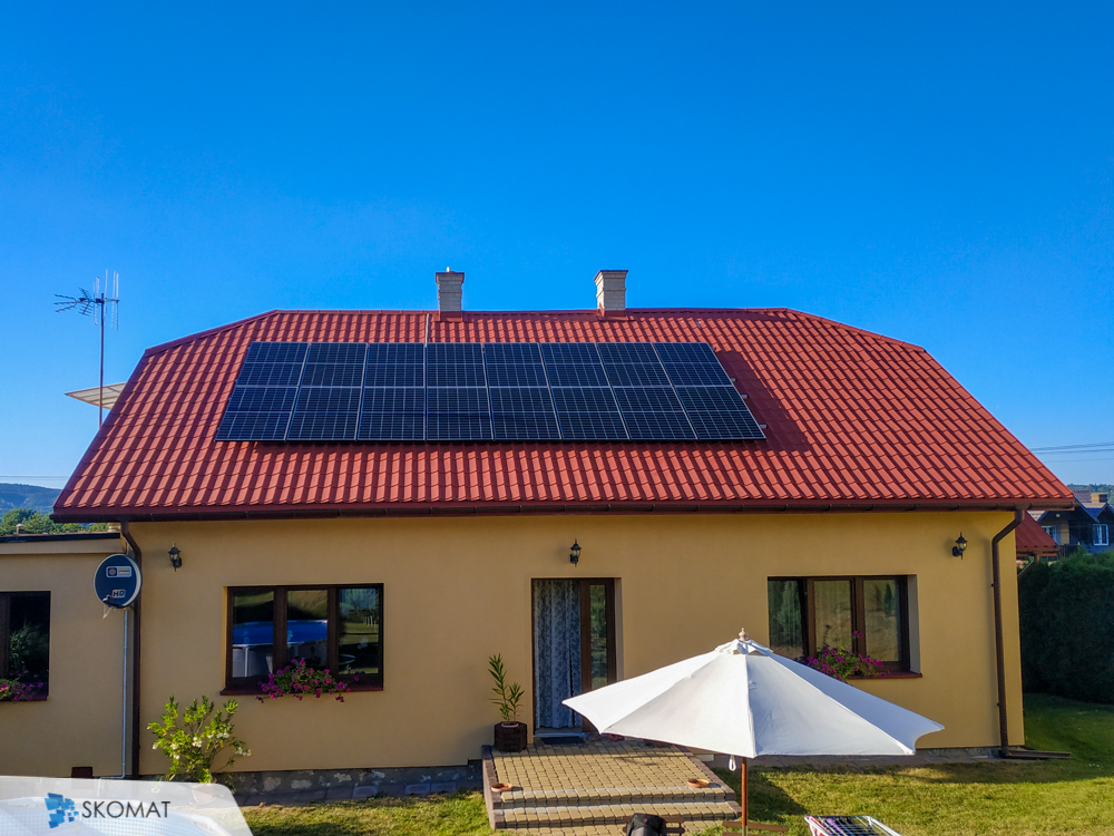 instalacja fotowoltaiczna na dachu domu w miejscowości Zabierzów