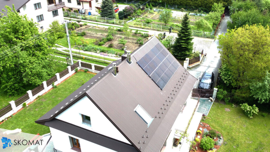 Instalacja fotowoltaiczna 3,7kwp na dachu budynku jednorodzinnego w Brzesku
