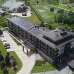 Hotel w Solec-Zdrój stawia na fotowoltaikę: własna elektrownia słoneczna